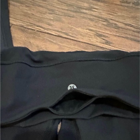 Like new Lululemon fast and free style - butt lifting reflective ￼ - Picture 4 of 5